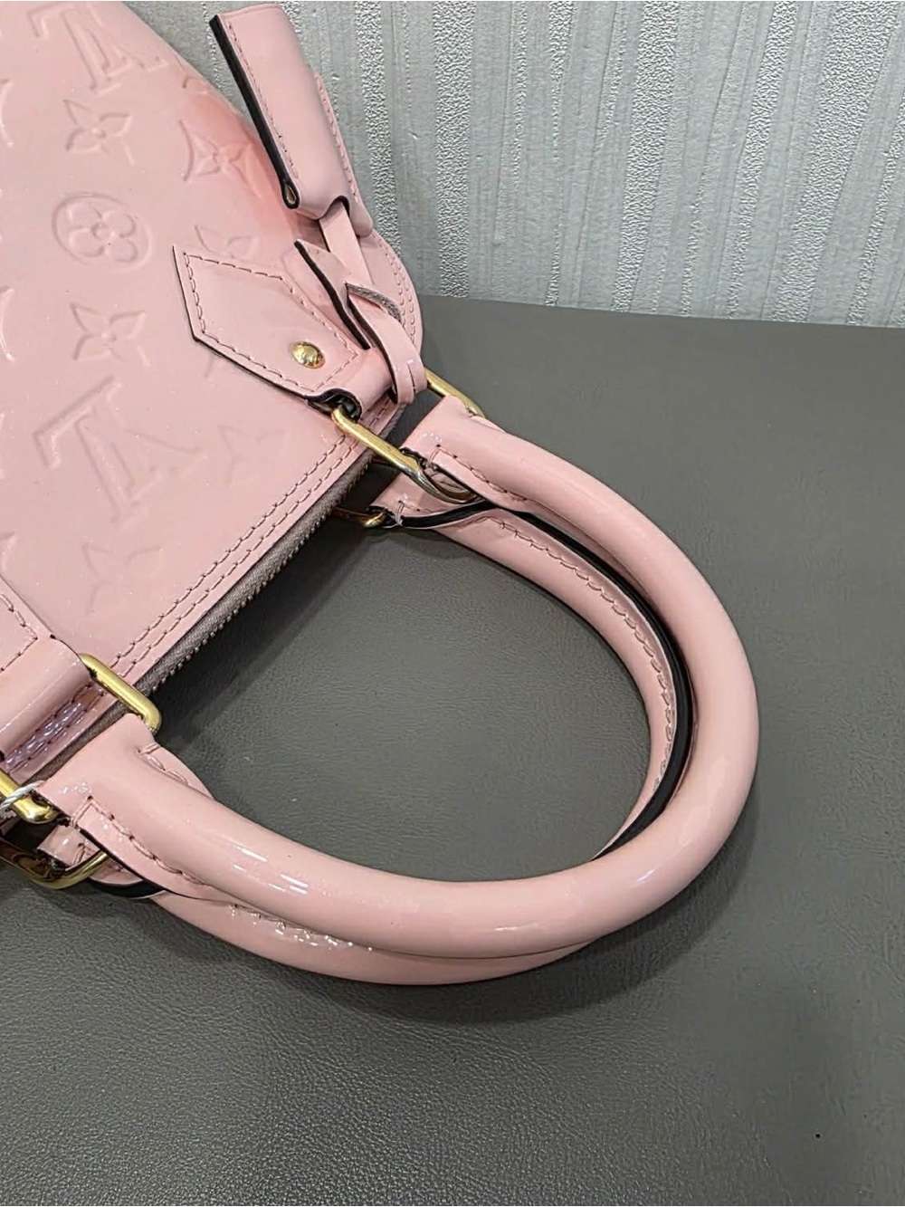 Louis Vuitton Alma BB Monogram Vernis — Rose Ballerine - Picture 4 of 7